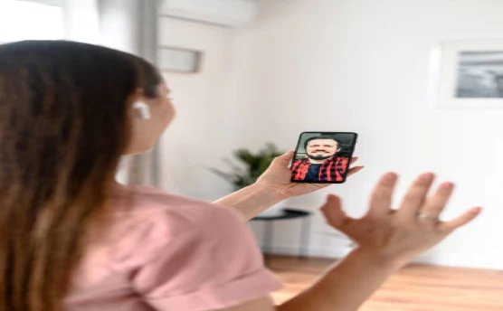 Videollamada en línea: descubre su uso en Tinder