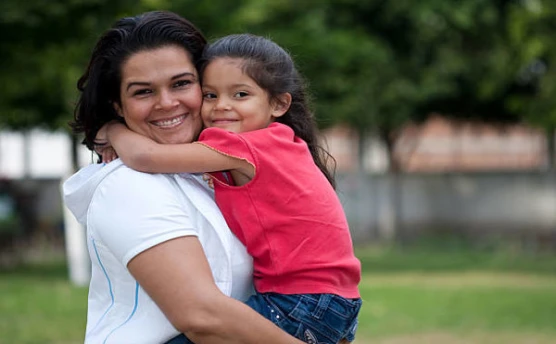 Madres solteras: apoyo económico y bienestar infantil